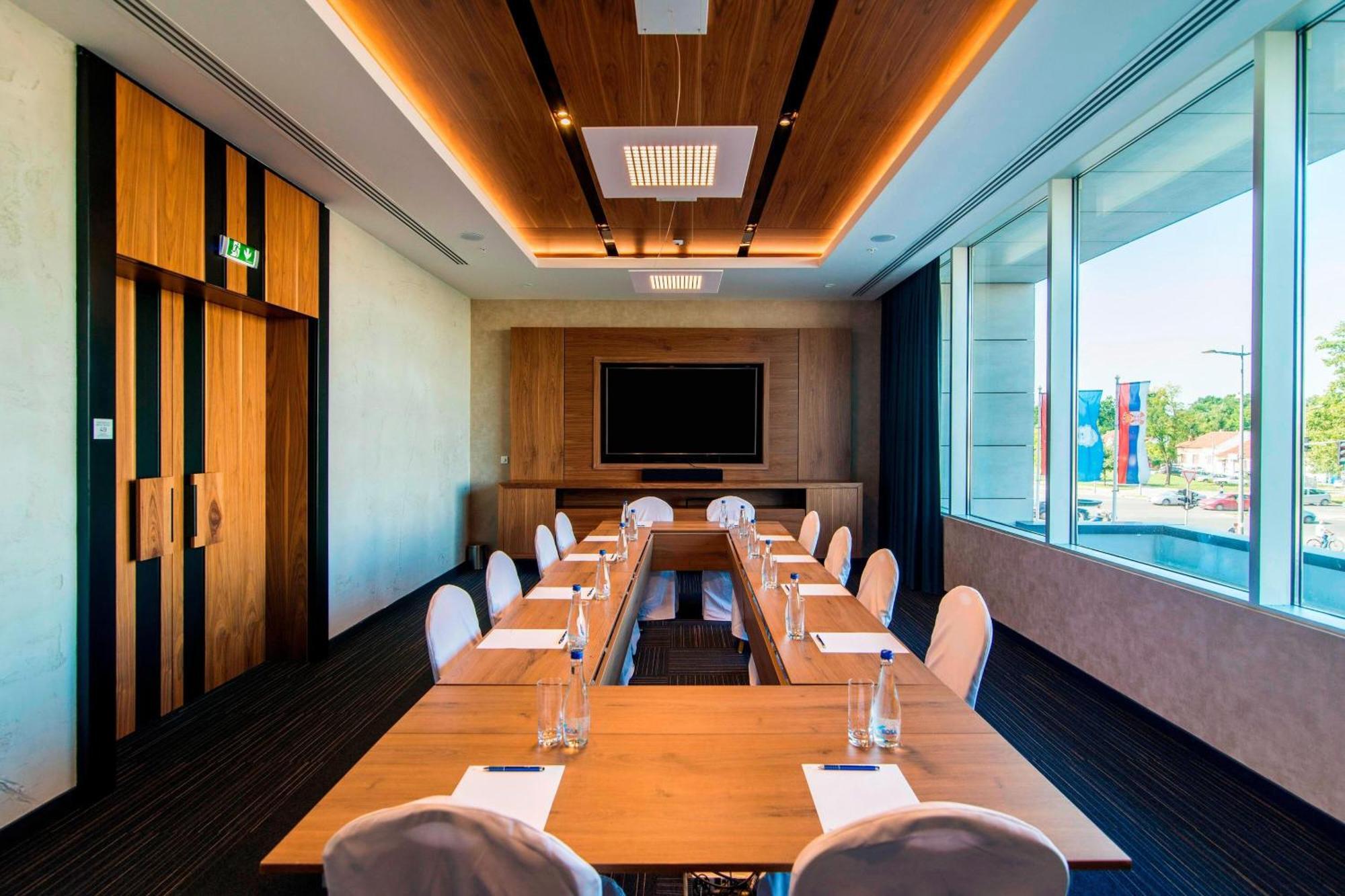 Sheraton Novi Sad Bagian luar foto